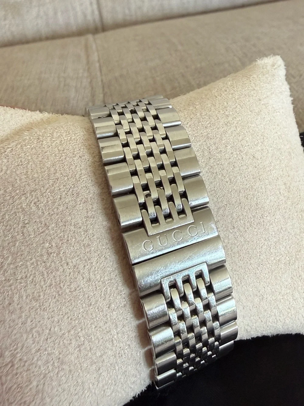 GUCCI Swiss Made Stainless Steel Monogram Watch – White Dial | Date | 5 ATM